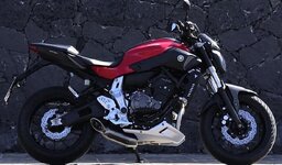 mt07 akrapovic exhaust.jpg
