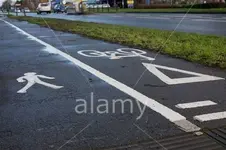 on-pavement-cycle-lane-along-sevenoaks-way-brolmey-dptpge.webp