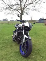 MT-07 E-triple front kopie.webp
