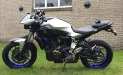 MT-07 E-triple left kopie.webp