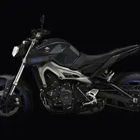 2014-Yamaha-MT-09-EU-Race-Blu-Studio-010.jpg