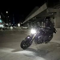 2014-Yamaha-MT-09-EU-Deep-Armor-Action-001.jpg