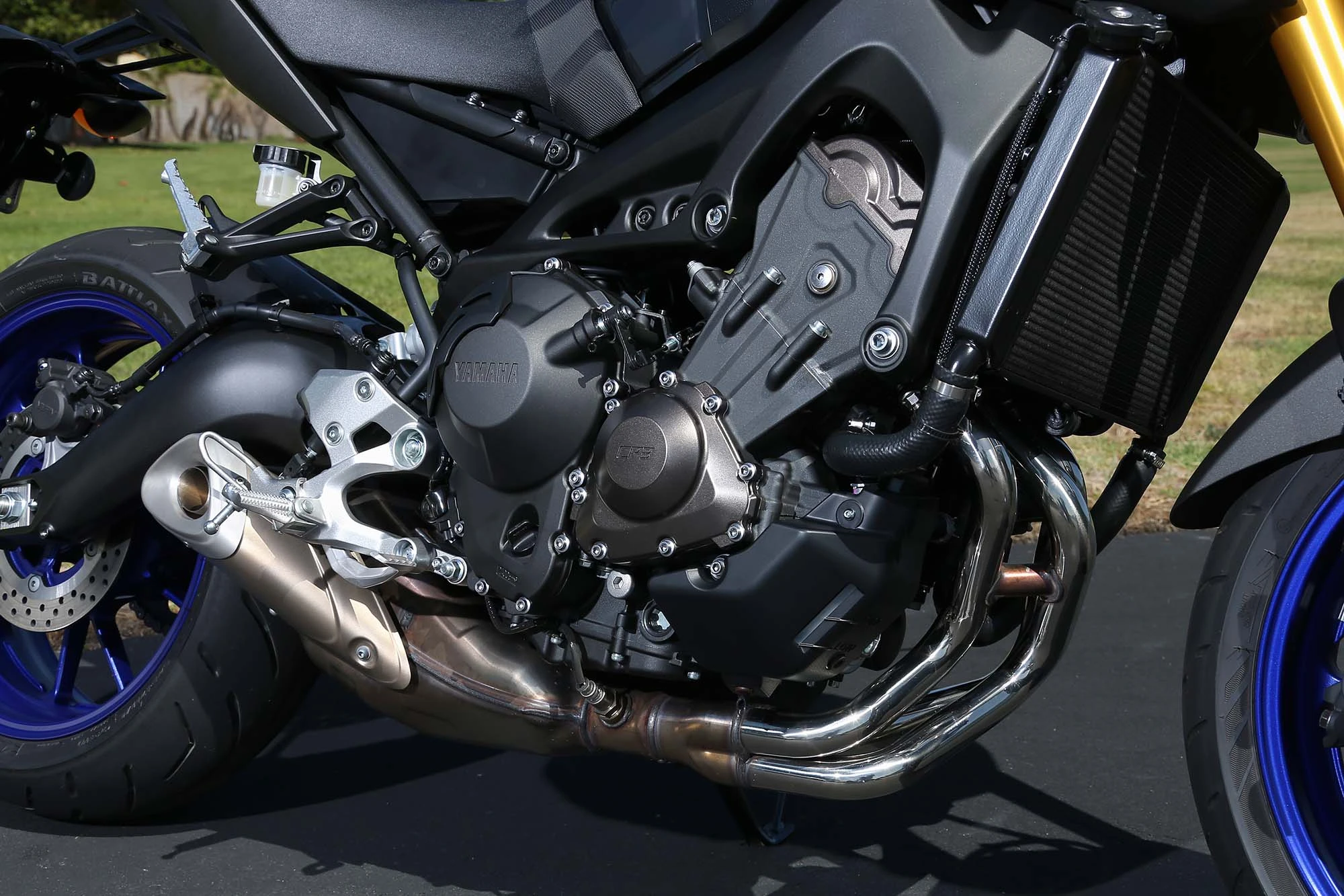 2014-yamaha-fz-09-12.jpg