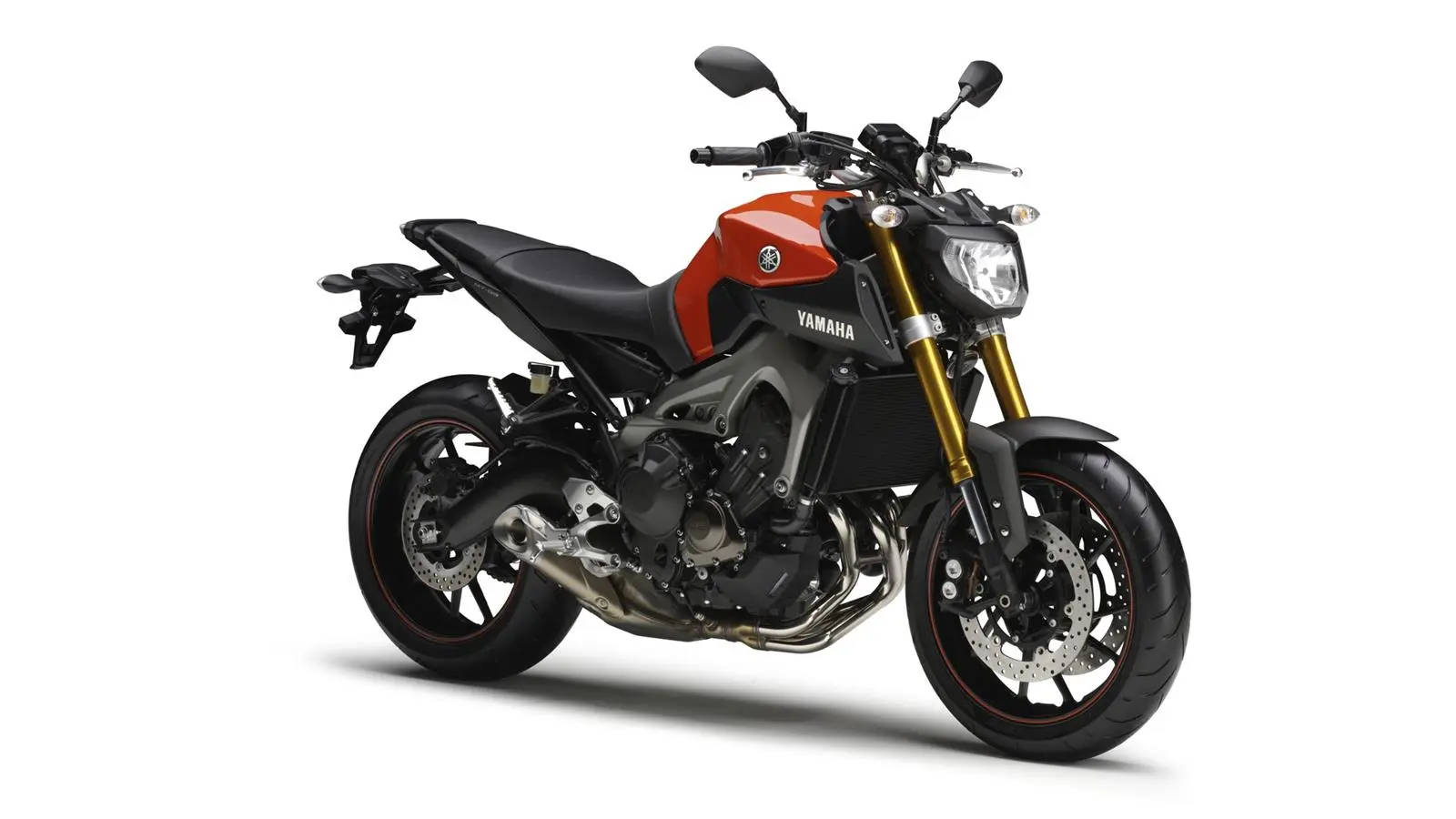 2014-Yamaha-MT-09-EU-Blazing-Orange-Studio-001.jpg