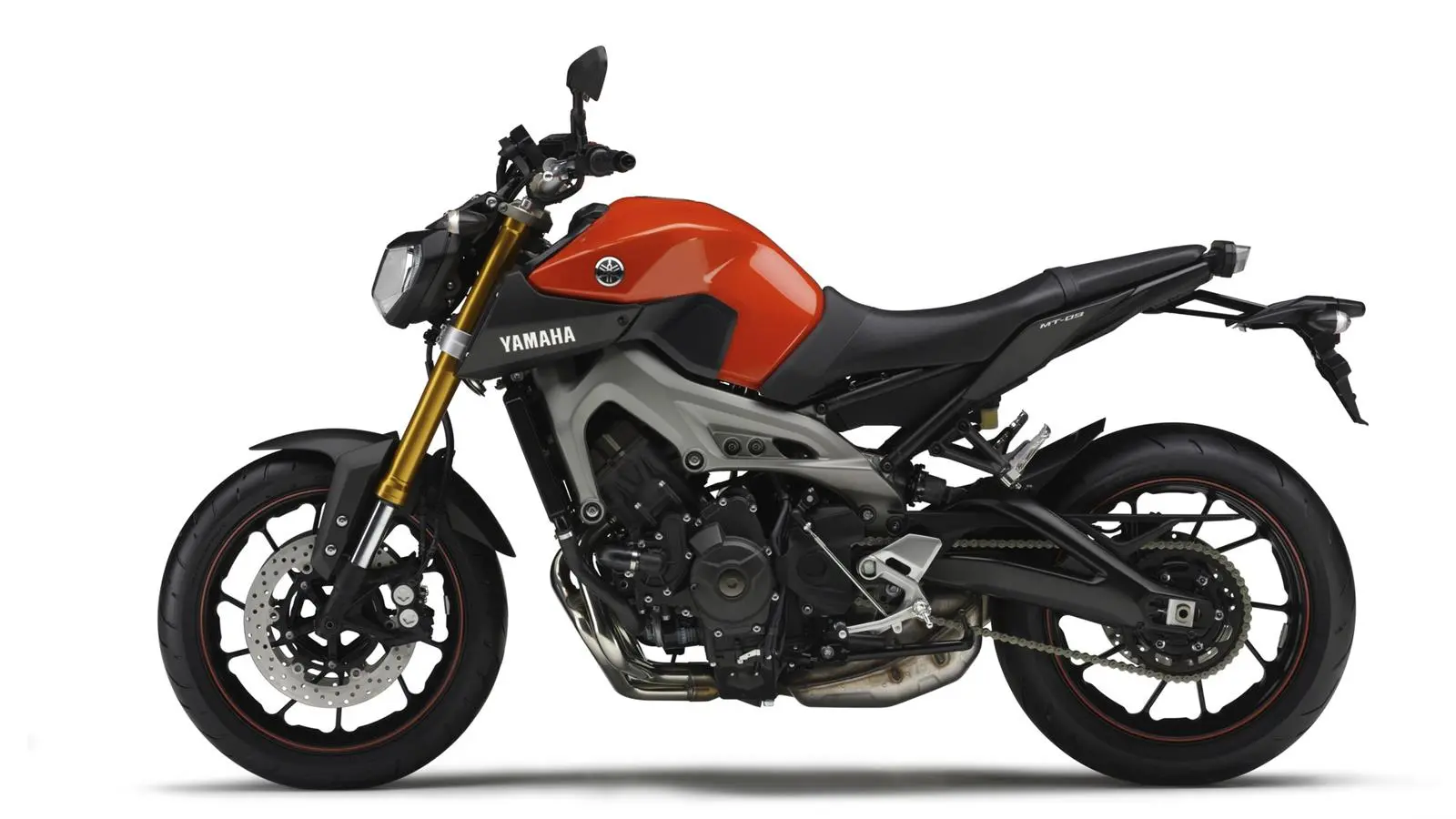 2014-Yamaha-MT-09-EU-Blazing-Orange-Studio-006.jpg