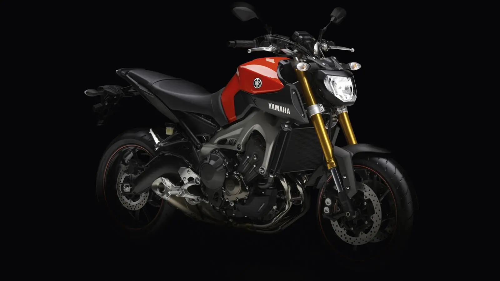 2014-Yamaha-MT-09-EU-Blazing-Orange-Studio-008.jpg