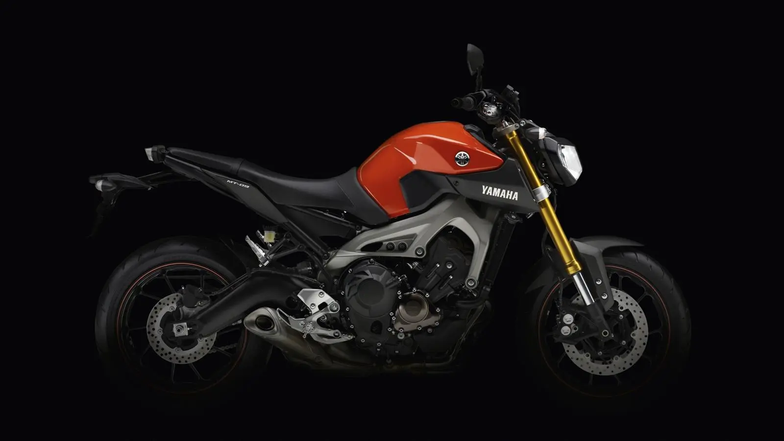 2014-Yamaha-MT-09-EU-Blazing-Orange-Studio-009.jpg