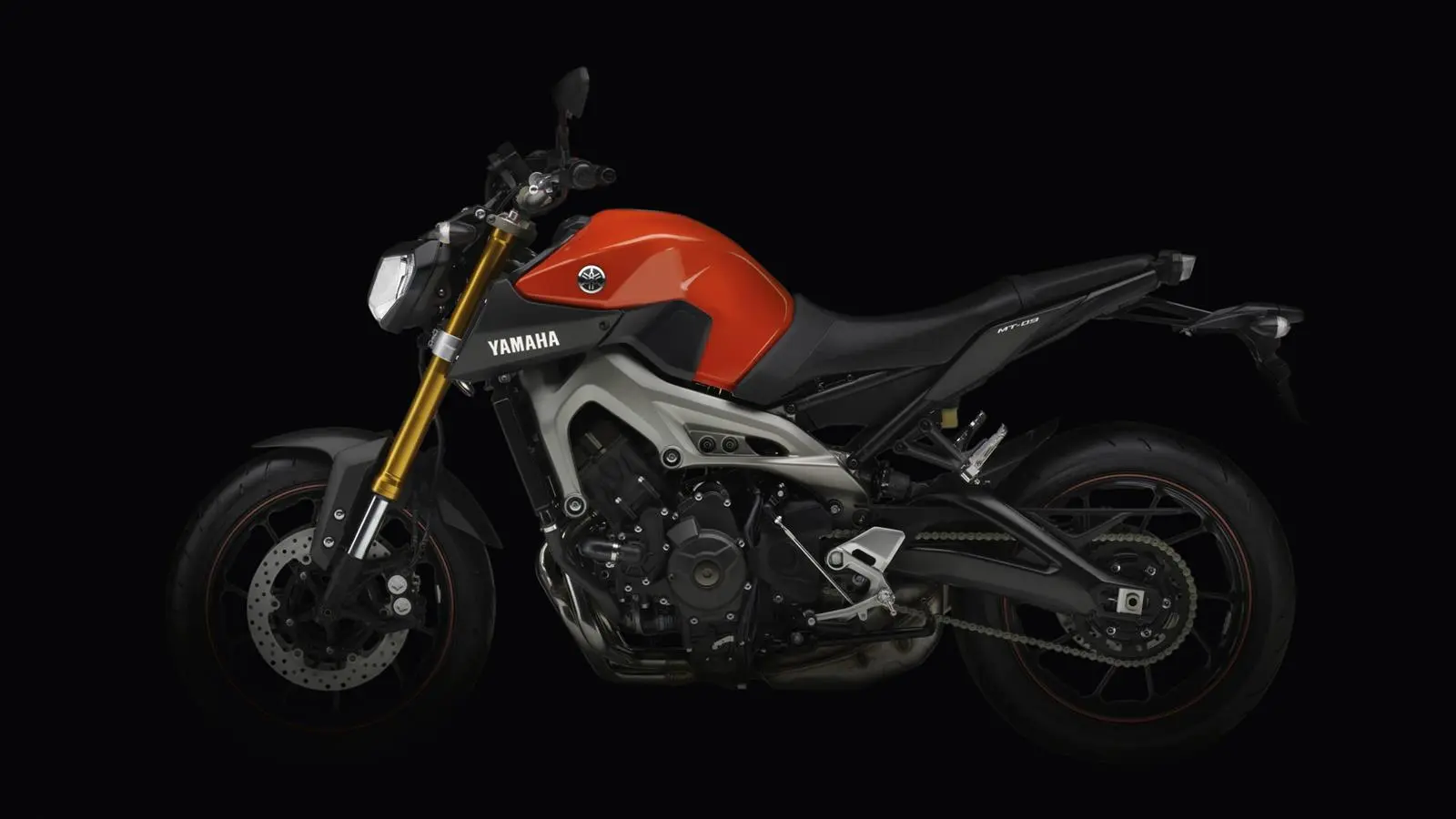 2014-Yamaha-MT-09-EU-Blazing-Orange-Studio-010.jpg