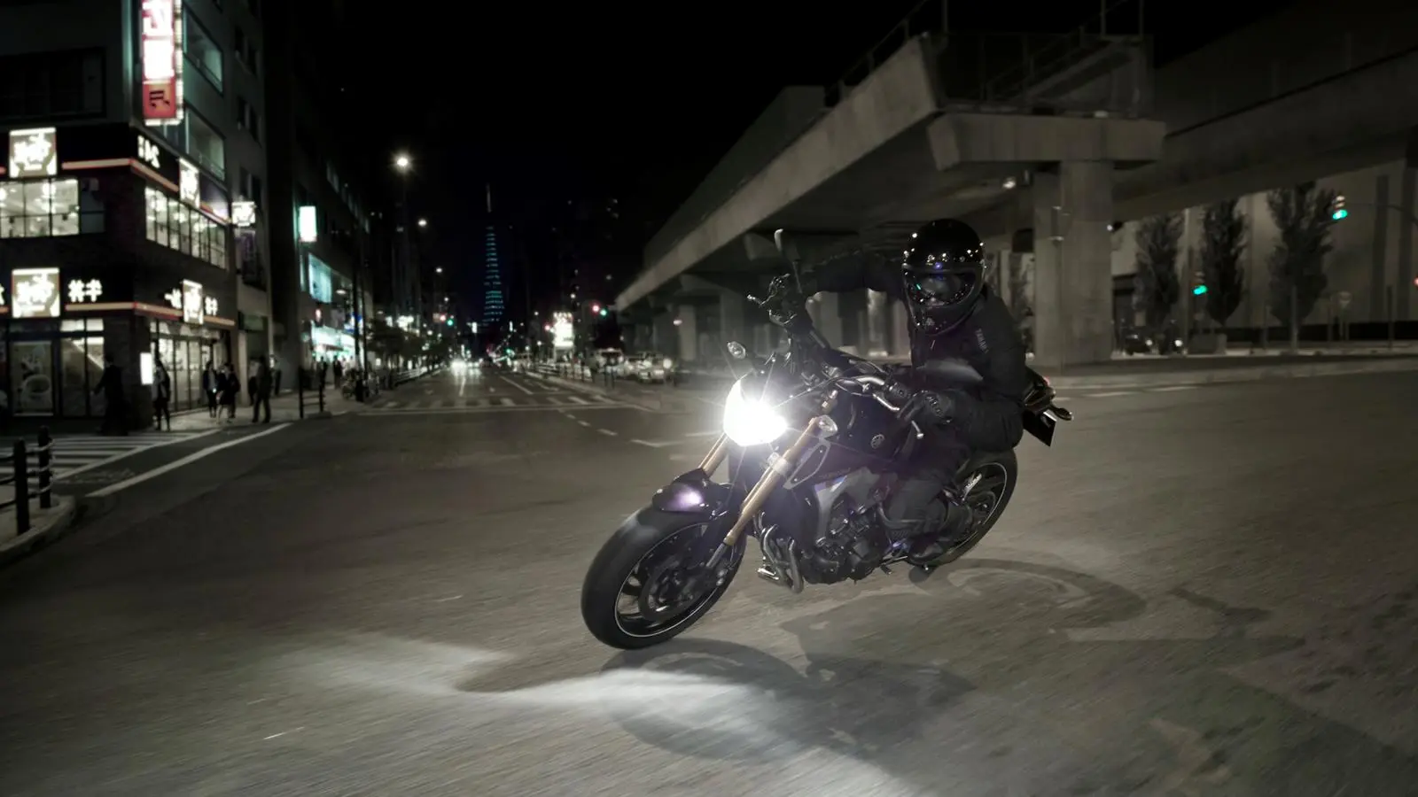 2014-Yamaha-MT-09-EU-Deep-Armor-Action-001.jpg