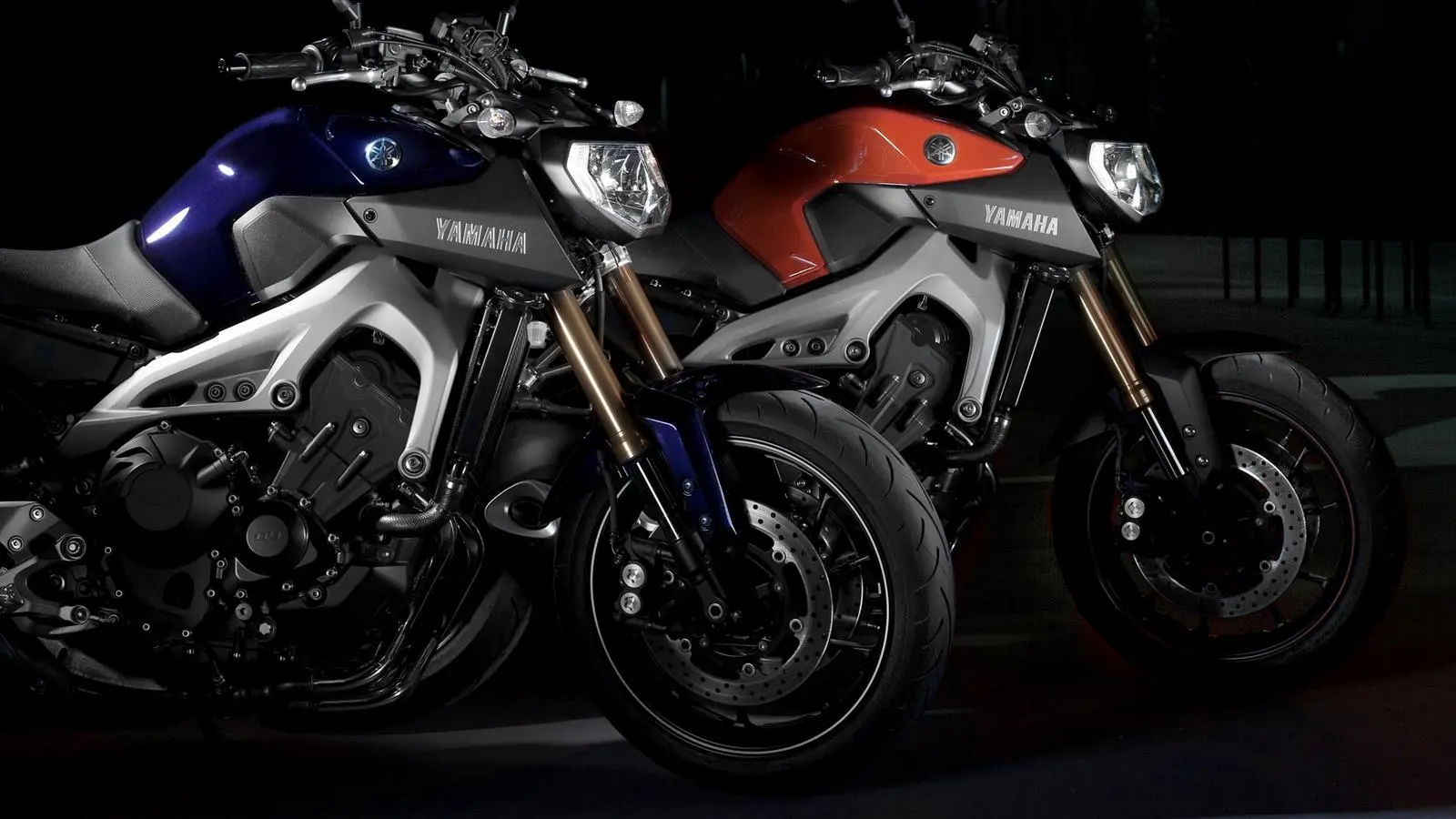 2014-Yamaha-MT-09-EU-Deep-Armor-Detail-006_1_.jpg