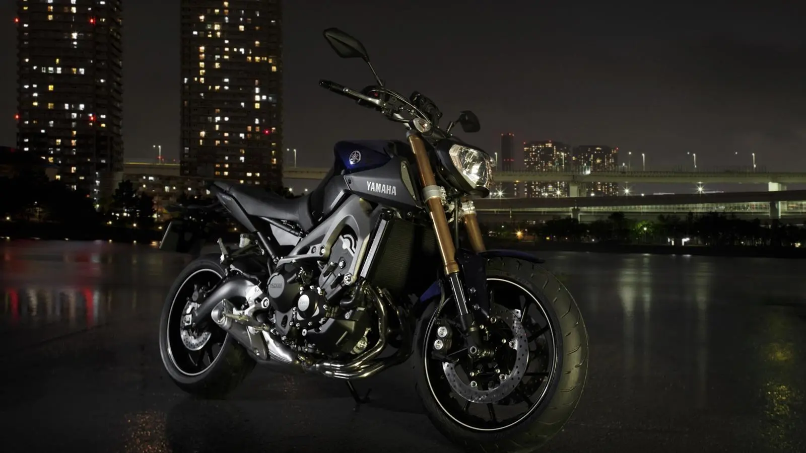 2014-Yamaha-MT-09-EU-Deep-Armor-Static-001.jpg