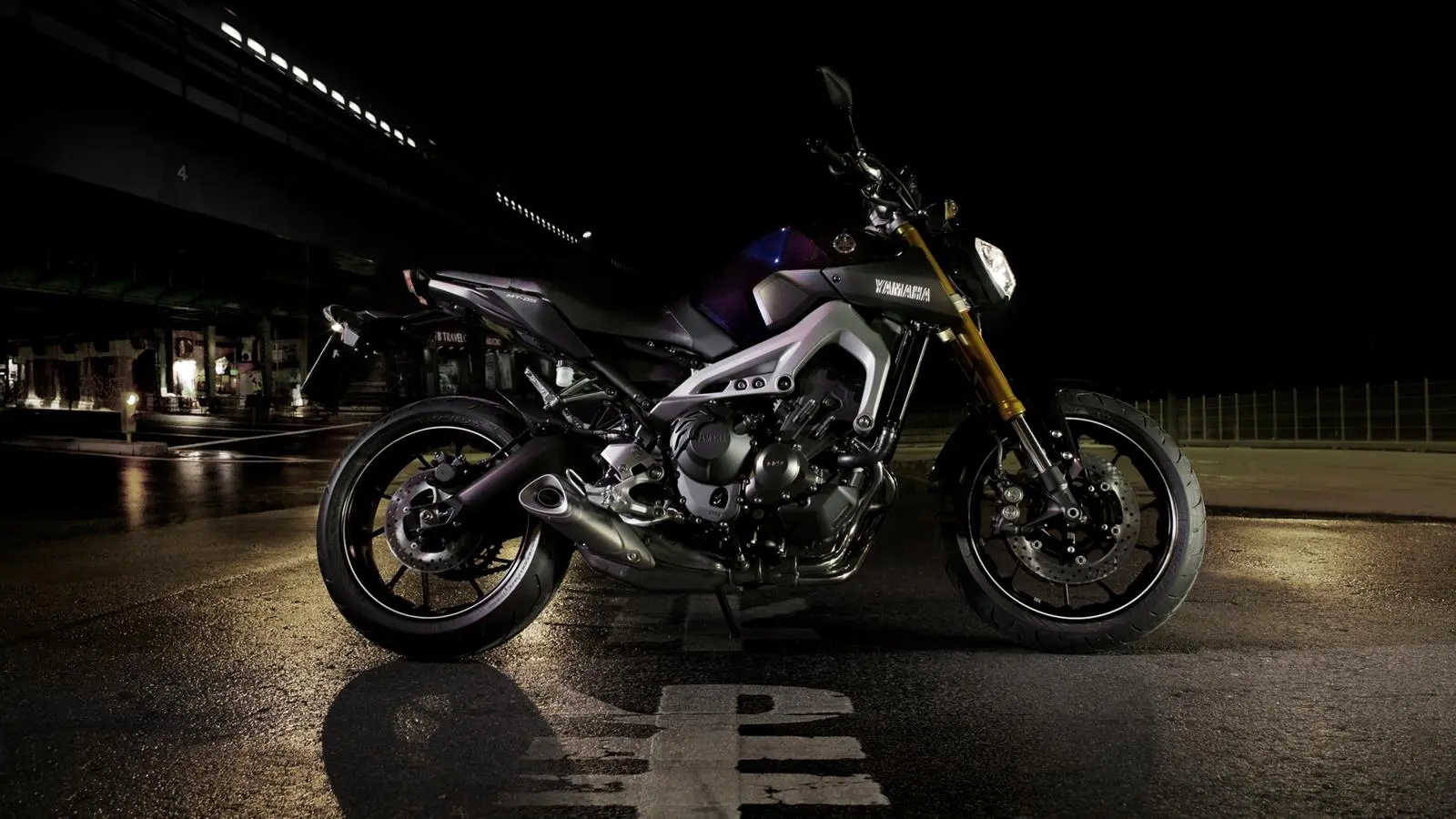 2014-Yamaha-MT-09-EU-Deep-Armor-Static-003.jpg