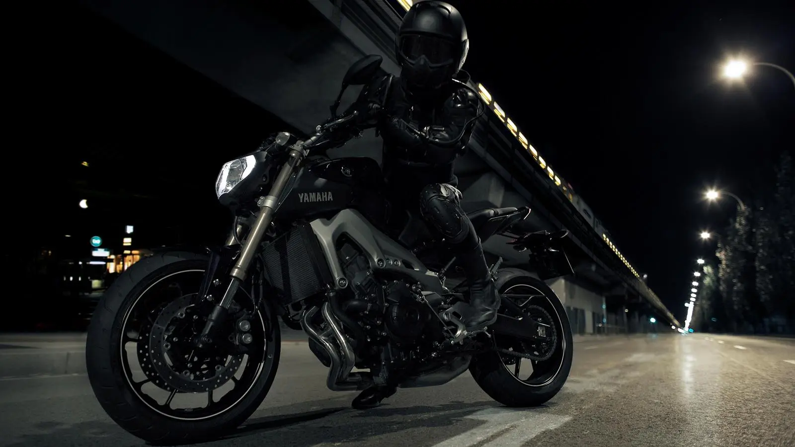 2014-Yamaha-MT-09-EU-Deep-Armor-Static-007.jpg