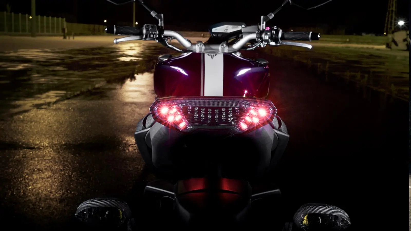 2014-Yamaha-MT-09-EU-Deep-Armor-Static-008.jpg