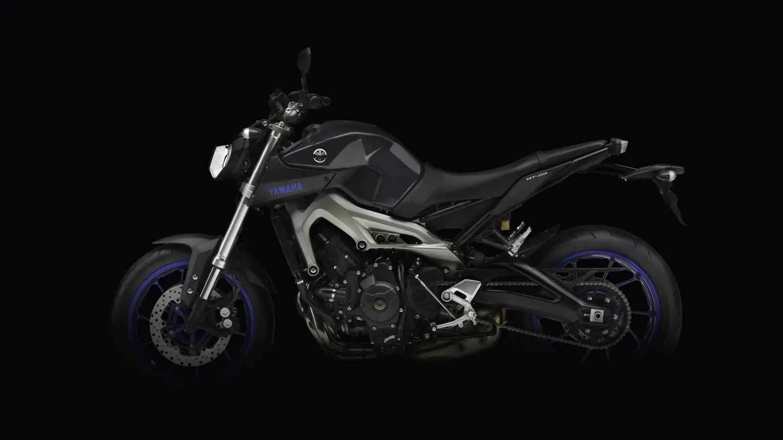 2014-Yamaha-MT-09-EU-Race-Blu-Studio-010.jpg